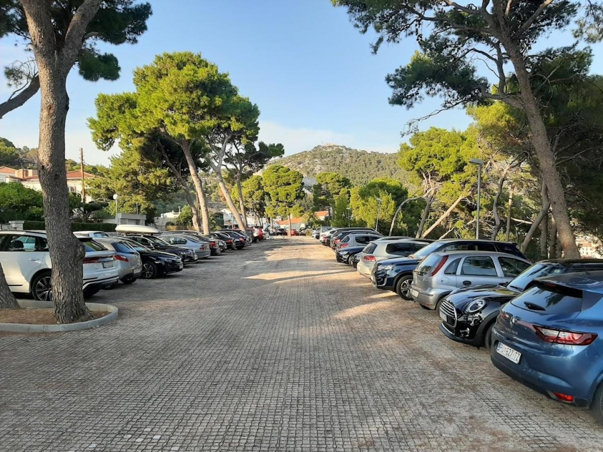 Jesliving Hvar - 2 Bedroom Elegant Apartment With Sea View In Historic Center Of Hvar Town Eksteriør bilde
