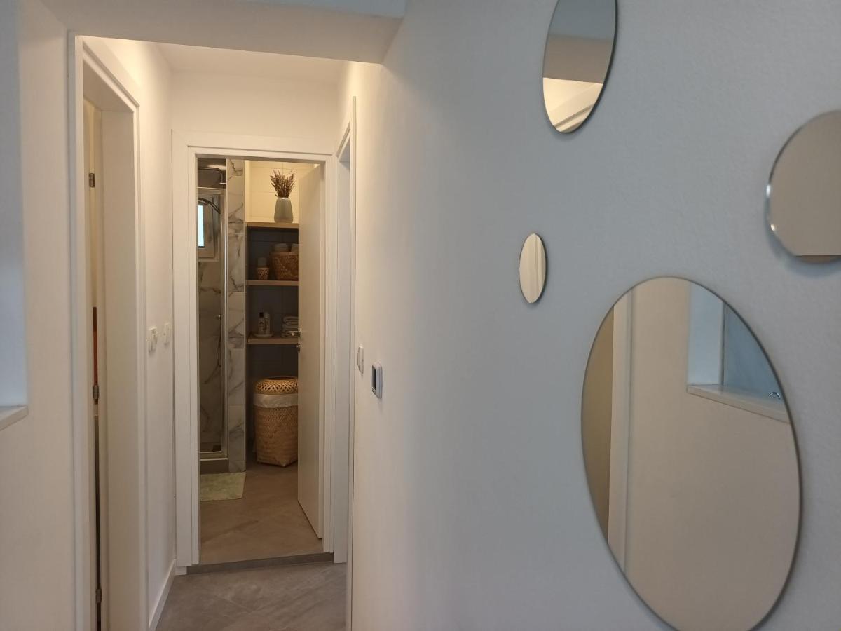 Jesliving Hvar - 2 Bedroom Elegant Apartment With Sea View In Historic Center Of Hvar Town Eksteriør bilde