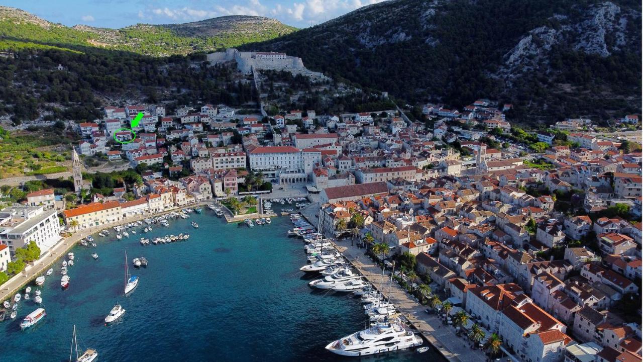 Jesliving Hvar - 2 Bedroom Elegant Apartment With Sea View In Historic Center Of Hvar Town Eksteriør bilde