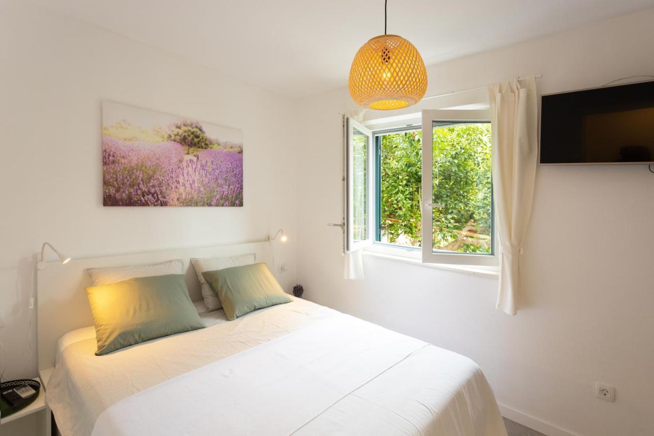 Jesliving Hvar - 2 Bedroom Elegant Apartment With Sea View In Historic Center Of Hvar Town Eksteriør bilde