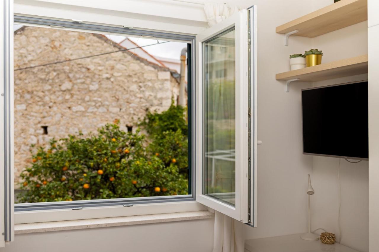 Jesliving Hvar - 2 Bedroom Elegant Apartment With Sea View In Historic Center Of Hvar Town Eksteriør bilde