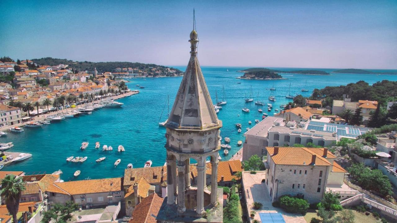 Jesliving Hvar - 2 Bedroom Elegant Apartment With Sea View In Historic Center Of Hvar Town Eksteriør bilde