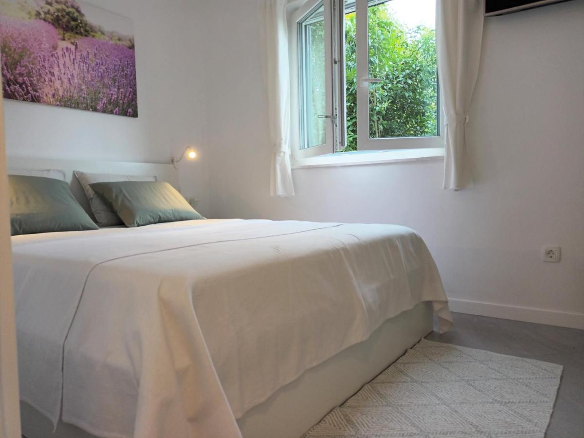 Jesliving Hvar - 2 Bedroom Elegant Apartment With Sea View In Historic Center Of Hvar Town Eksteriør bilde