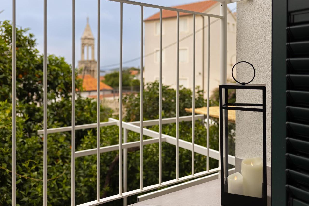 Jesliving Hvar - 2 Bedroom Elegant Apartment With Sea View In Historic Center Of Hvar Town Eksteriør bilde