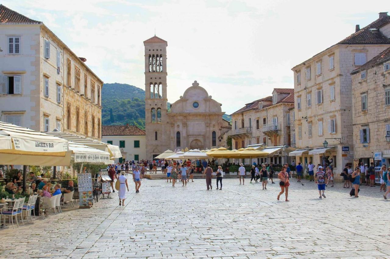 Jesliving Hvar - 2 Bedroom Elegant Apartment With Sea View In Historic Center Of Hvar Town Eksteriør bilde