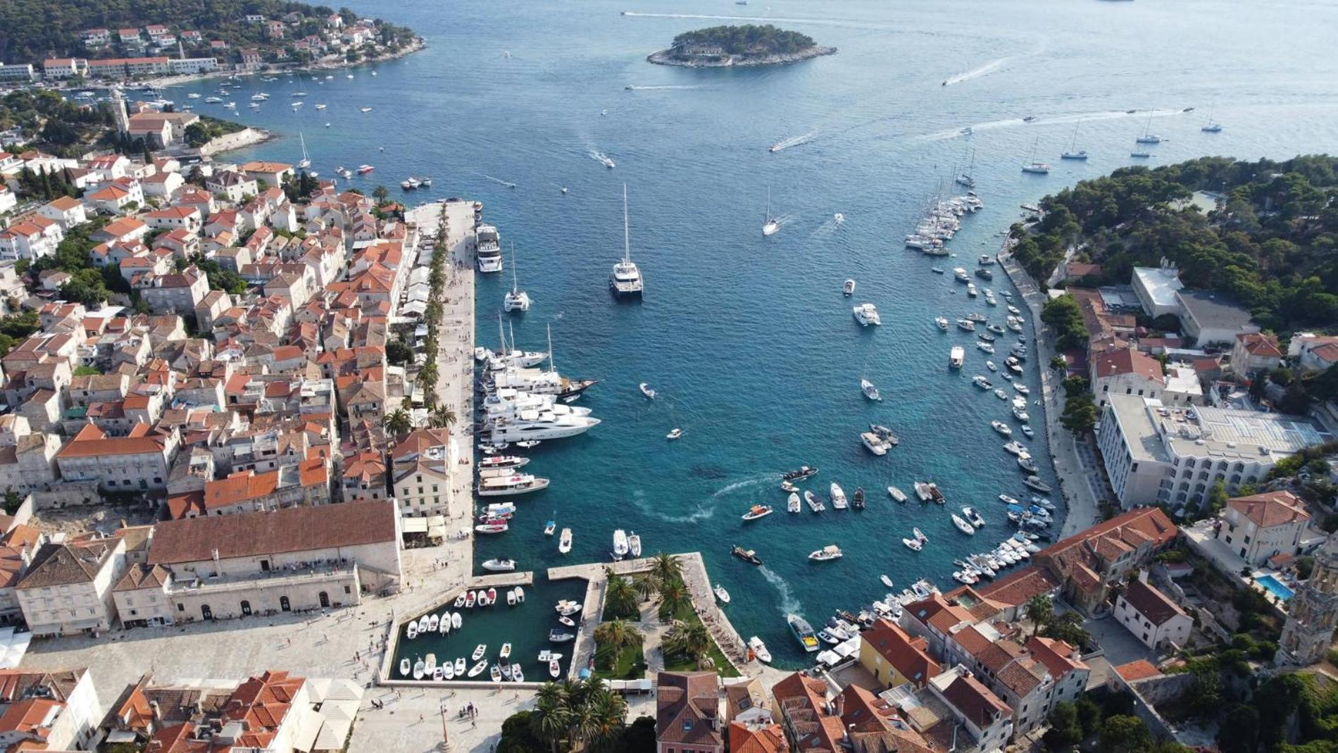 Jesliving Hvar - 2 Bedroom Elegant Apartment With Sea View In Historic Center Of Hvar Town Eksteriør bilde