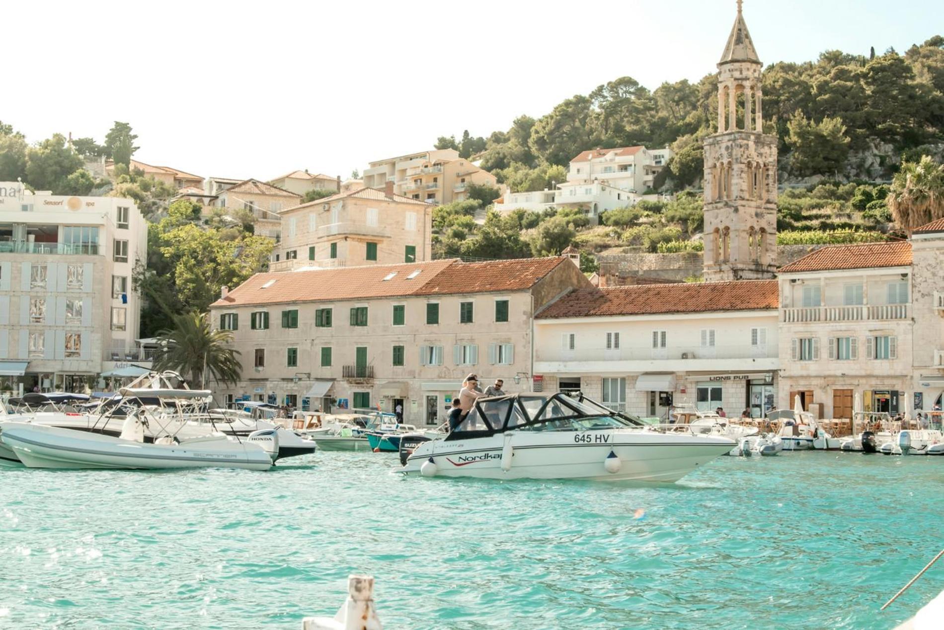 Jesliving Hvar - 2 Bedroom Elegant Apartment With Sea View In Historic Center Of Hvar Town Eksteriør bilde